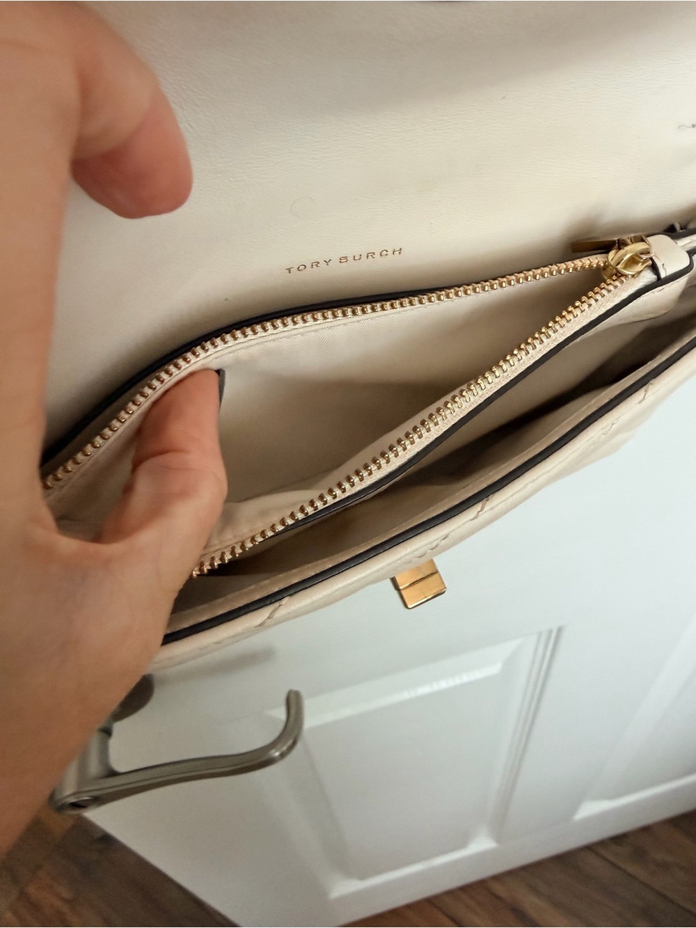 Tory Burch double T Chevron Quilted Kira chain Bag โ Cream with Gold Hardware - Picture 12 of 15